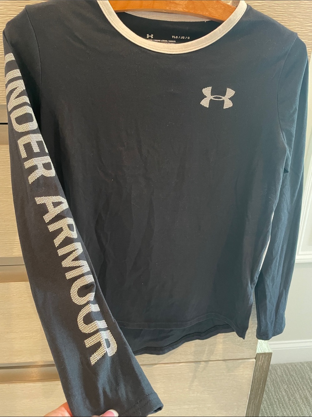 Under Armour Black LS Tee w Cut Outs on Back / Sleeve Logo Women’s Sm/Youth Lg